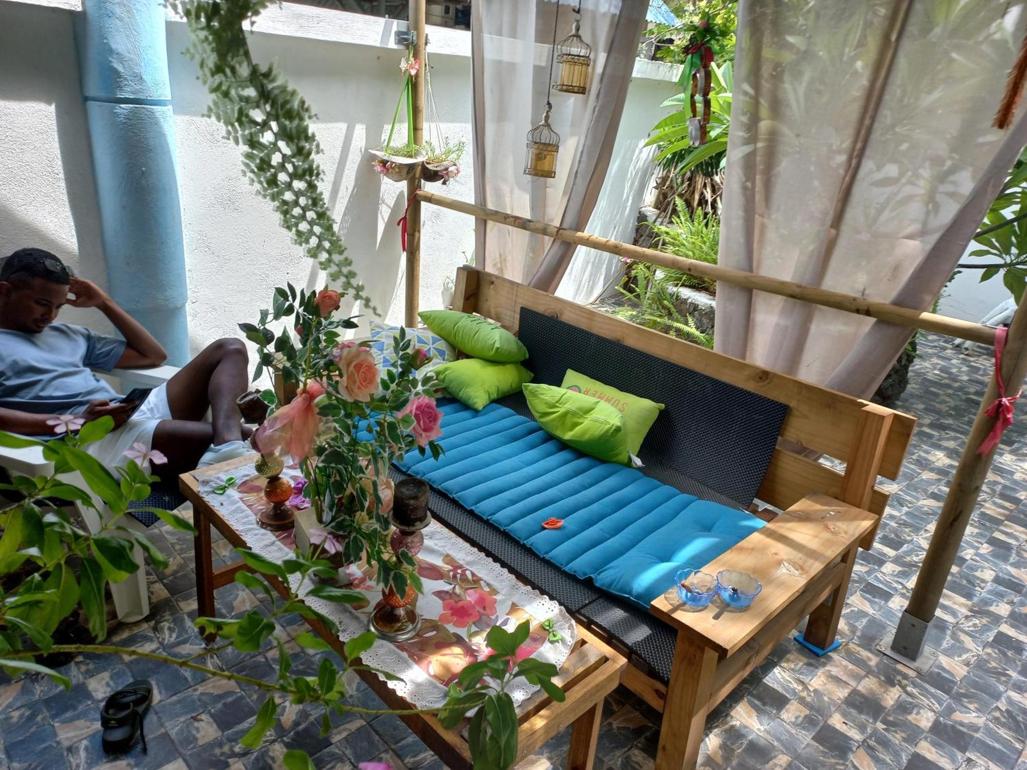 Open Air Cafe & Apartments بورت لويس المظهر الخارجي الصورة