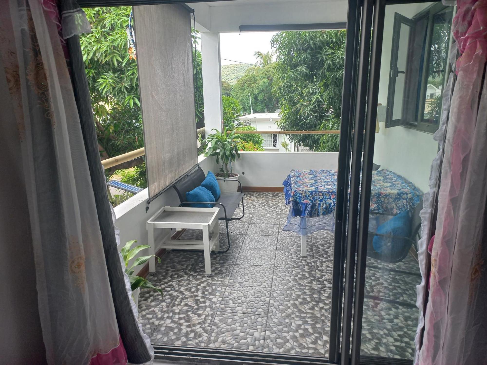 Open Air Cafe & Apartments بورت لويس الغرفة الصورة