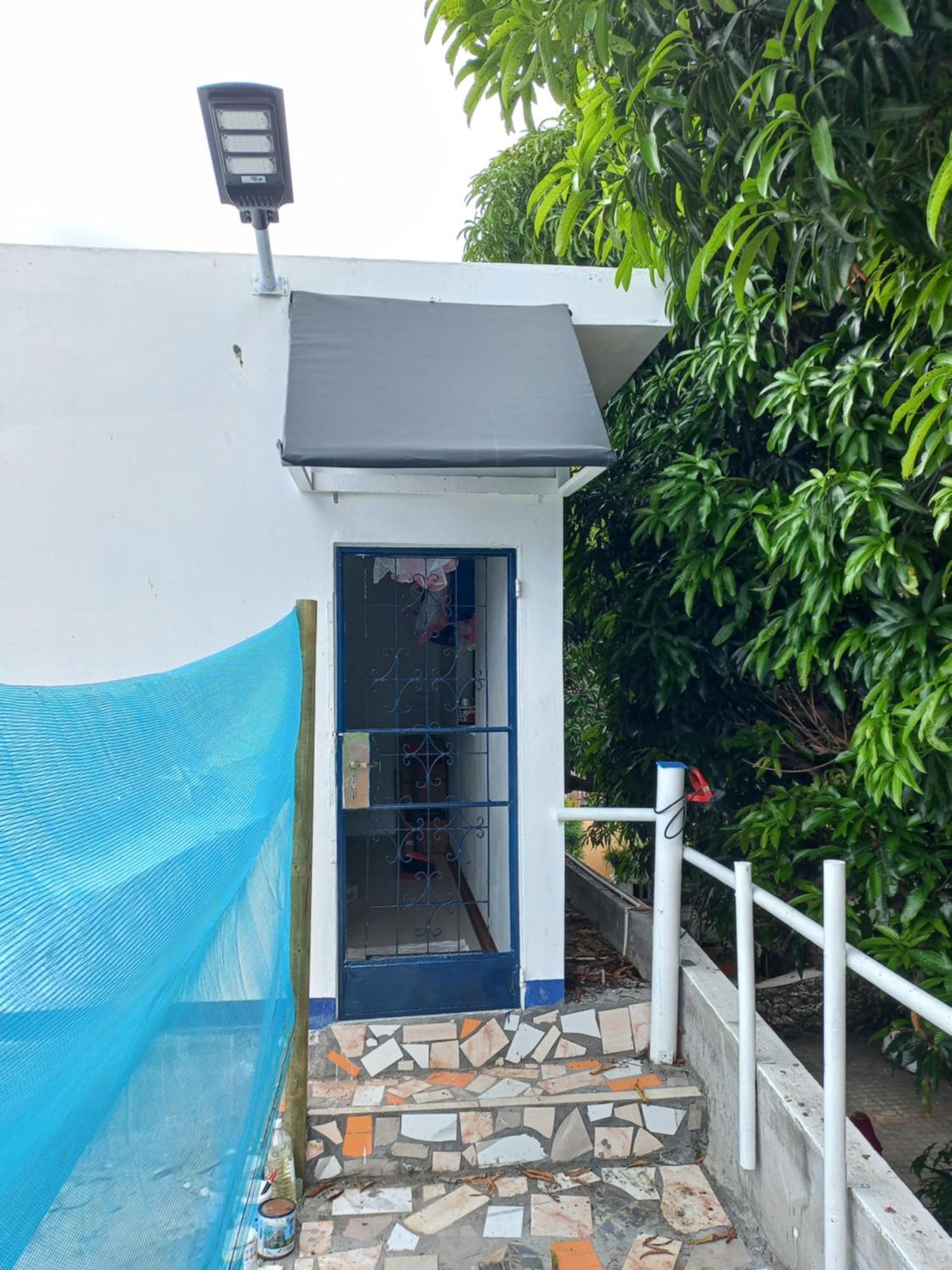 Open Air Cafe & Apartments بورت لويس الغرفة الصورة