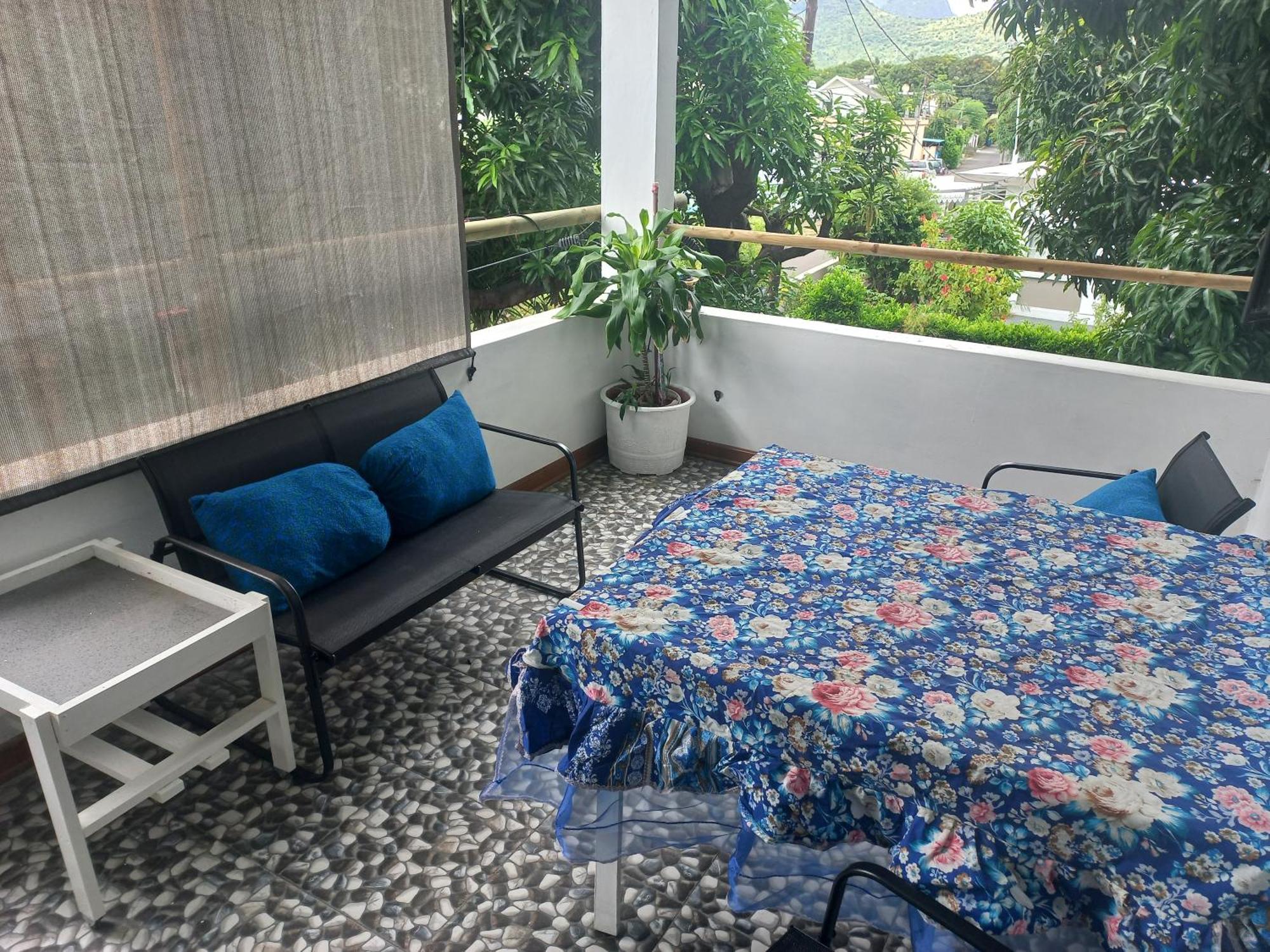 Open Air Cafe & Apartments بورت لويس الغرفة الصورة